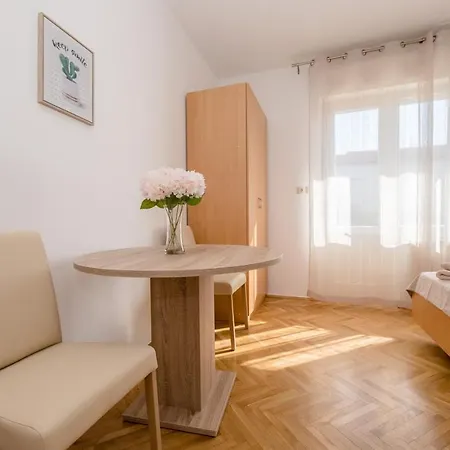 Ljubica Banjol 3* Rab Town