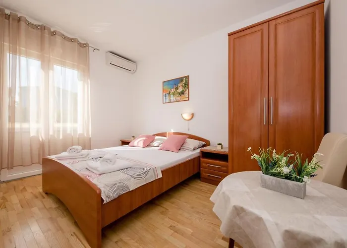 Ljubica Banjol 3* Rab Town